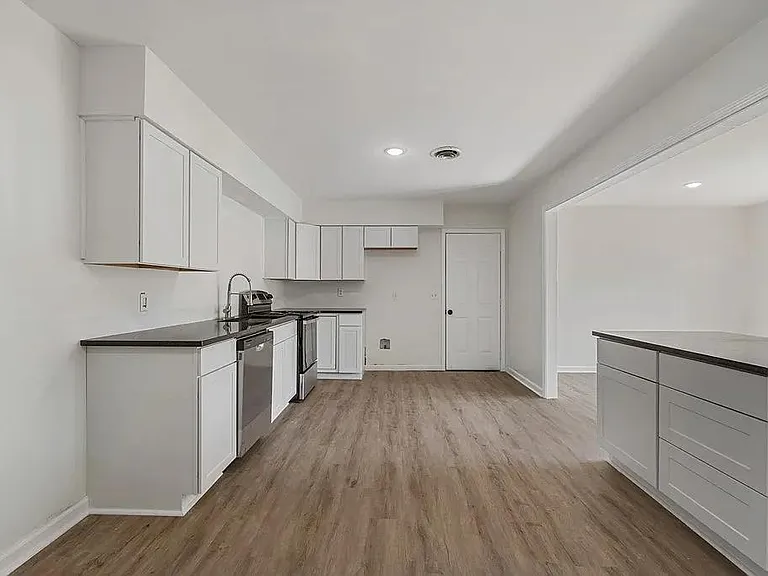 803 Lichfield Rd — Photo 2