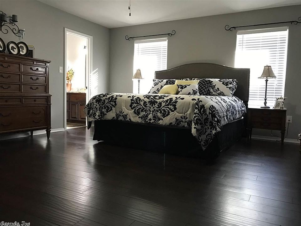 1st image of 206 Pecan Meadows Dr