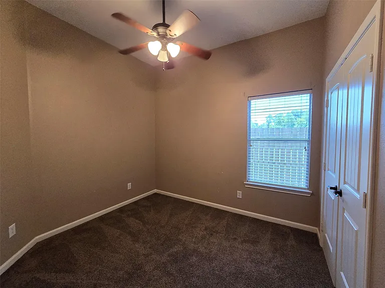 215 Danna St — Photo 23