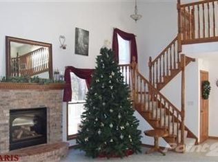 6015 Valley View Dr, Villa Ridge, MO 63089