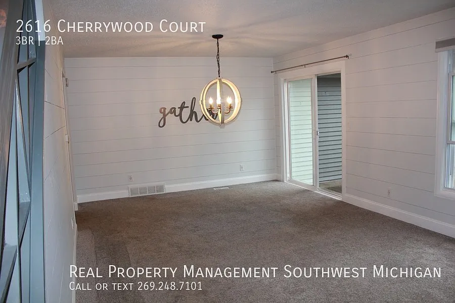 Large townhome in Woodgate subdivision — Photo 4