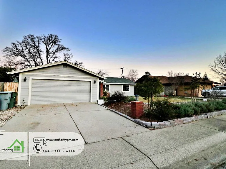 1947 Mary Lake Dr — Photo 1