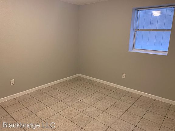 4th image of 322 Baker St E #2