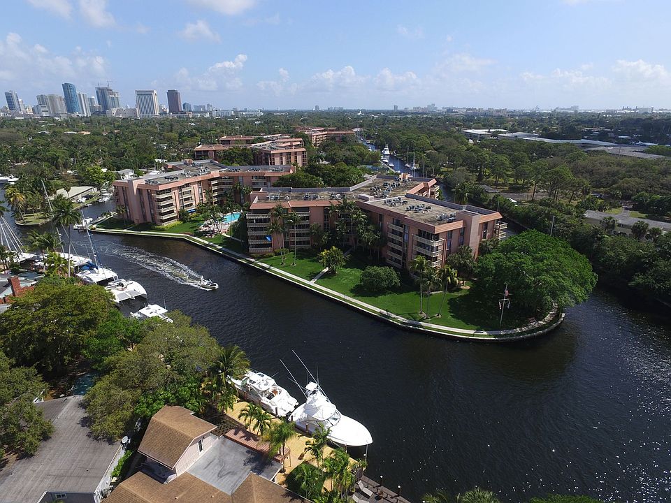 1st image of 900 River Reach Dr