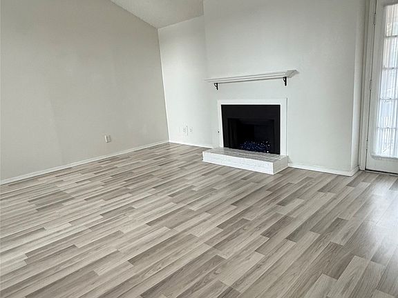 3rd image of 5750 Phoenix Dr APT 4