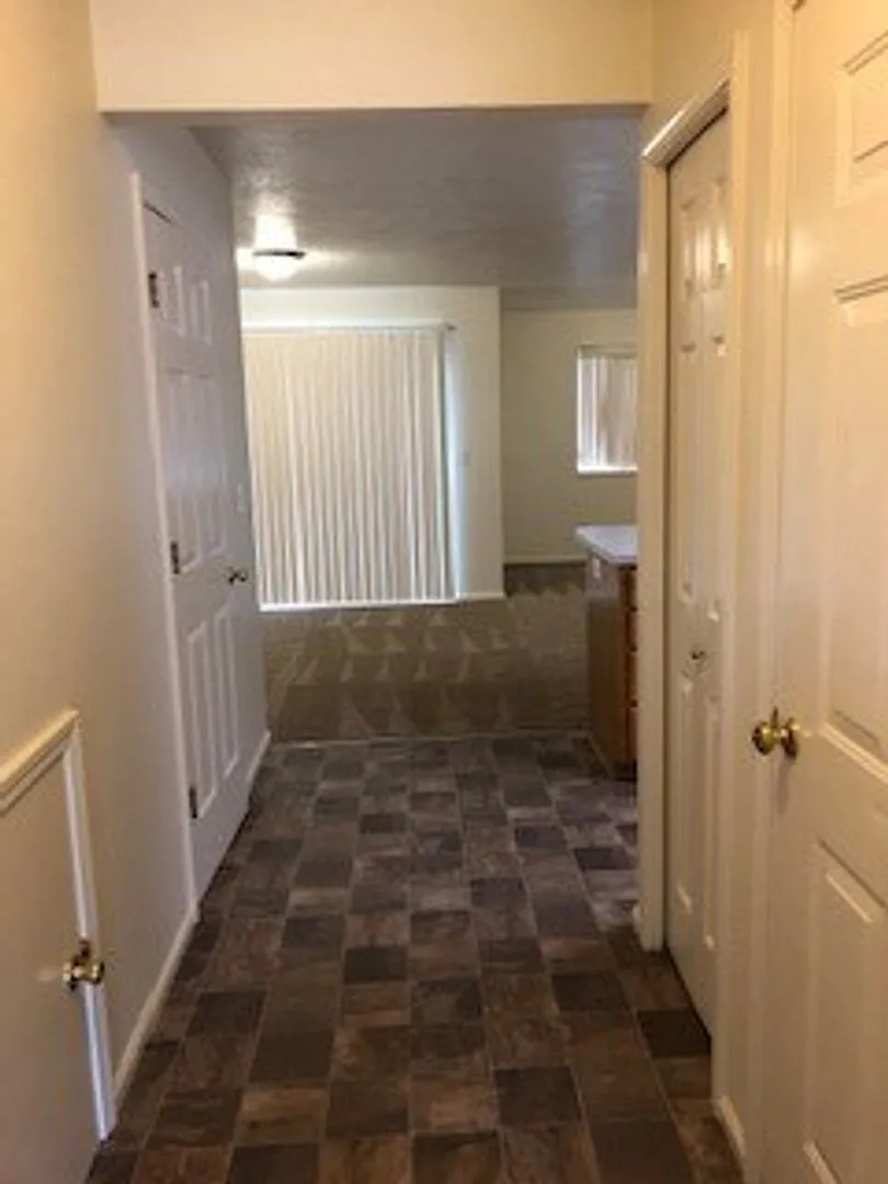Building Photo - 2609 S Cloverleaf Loop #2609