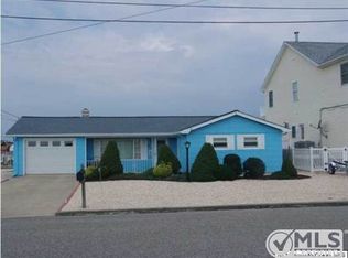 16 Jolly Roger Way, Barnegat, NJ 08758