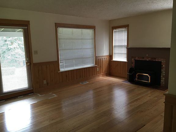 4th image of 409 NW 49th St