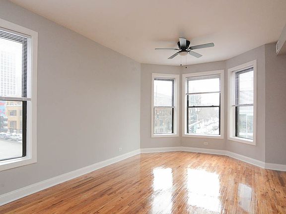 5th image of 900 W Montrose Ave APT 3