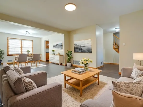 11 Lenox St, Edison, NJ 08817