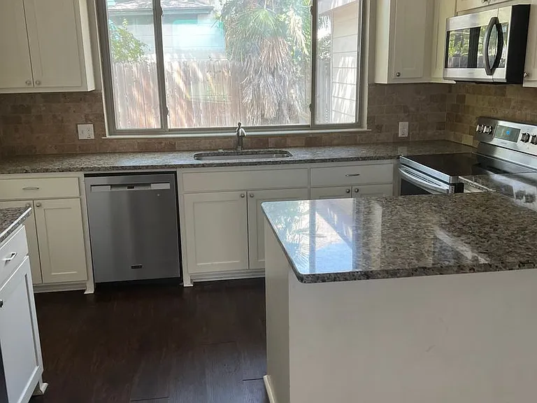2816 Gordon Ave — Photo 7