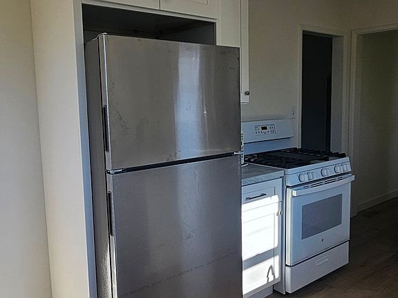 4th image of 1521-1527 La Playa Ave #7545096C2