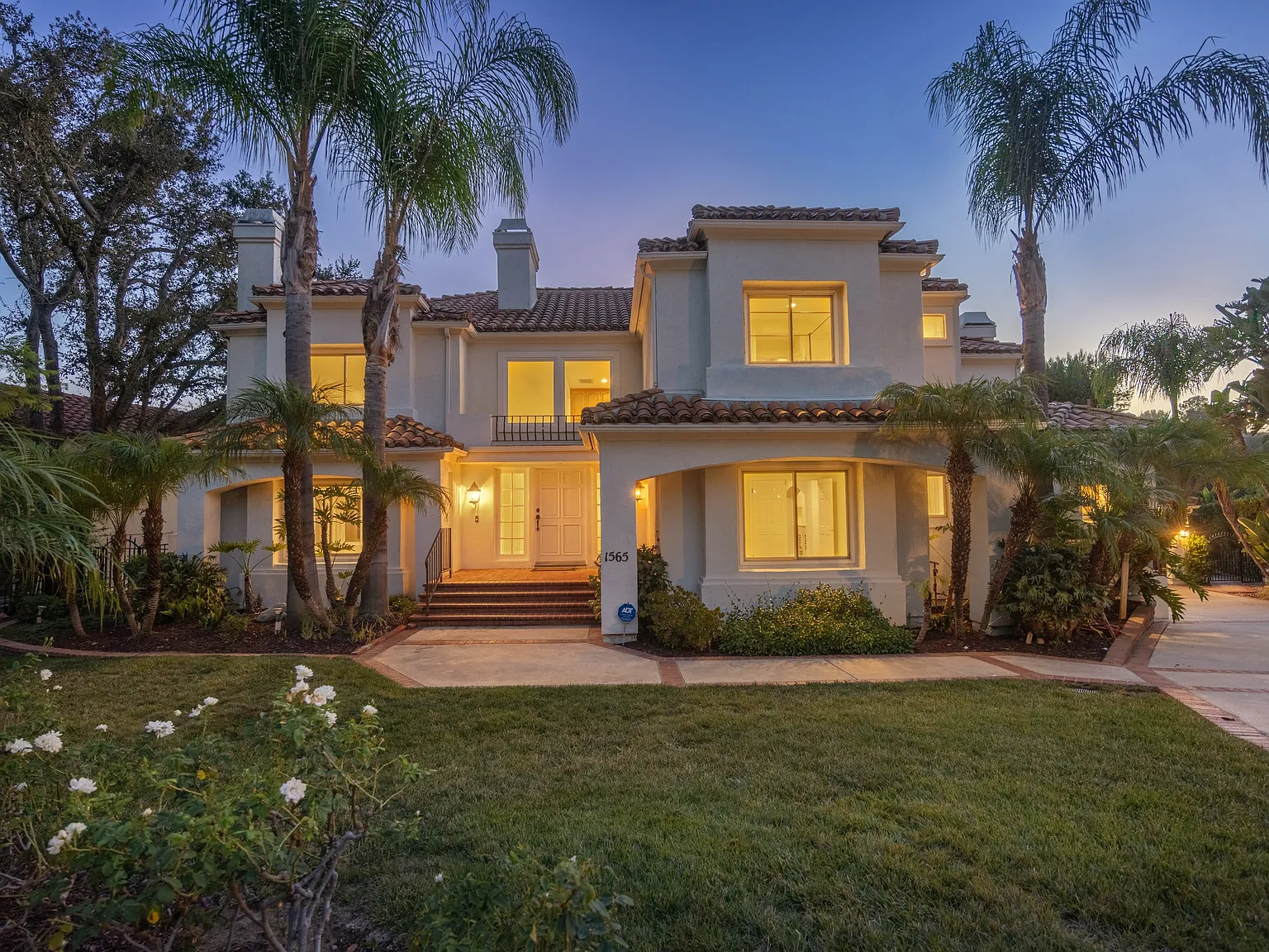 5 bed, 4250 sqft, $13,000 — Photo 2