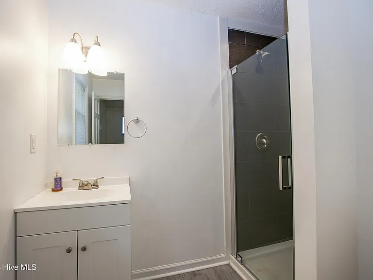 901 Glendale Dr — Photo 39