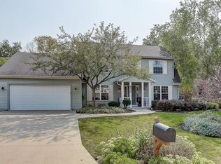 6500 N Sunny Point Rd, Glendale, WI 53217