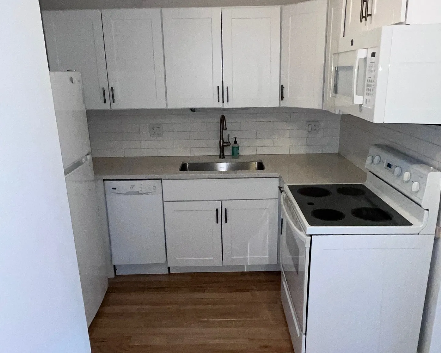 2 bed, 800 sqft, $1,700 — Photo 2