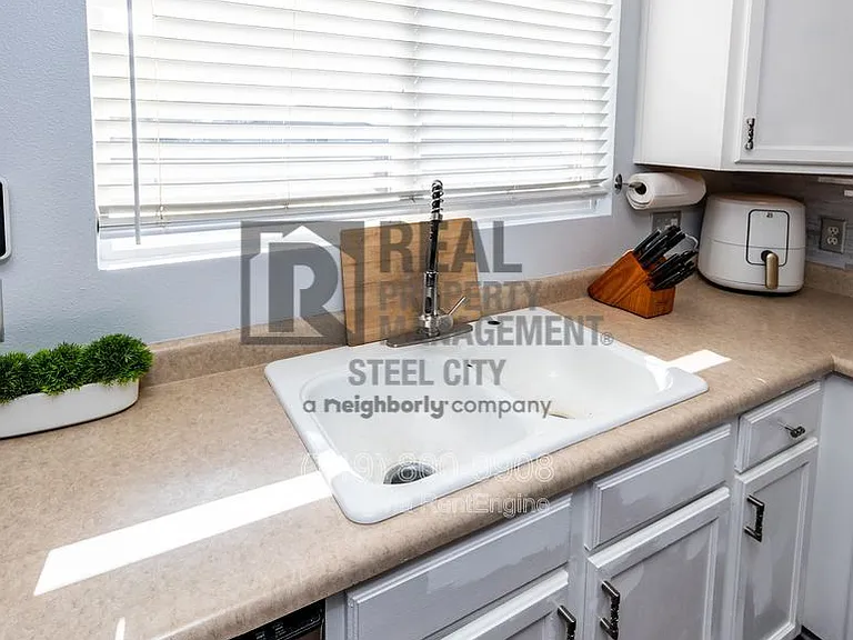 2214 Cowhand Pl — Photo 16