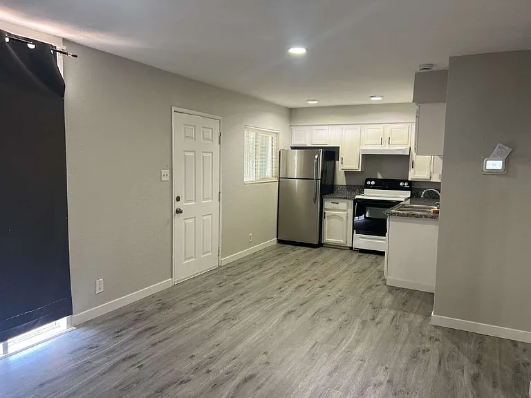 3350 Cambridge St #4 — Photo 10