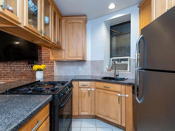 3rd image of 226 E 95th St APT 104