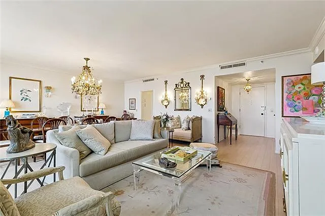 2100 Saint Charles Ave #5M — Photo 4