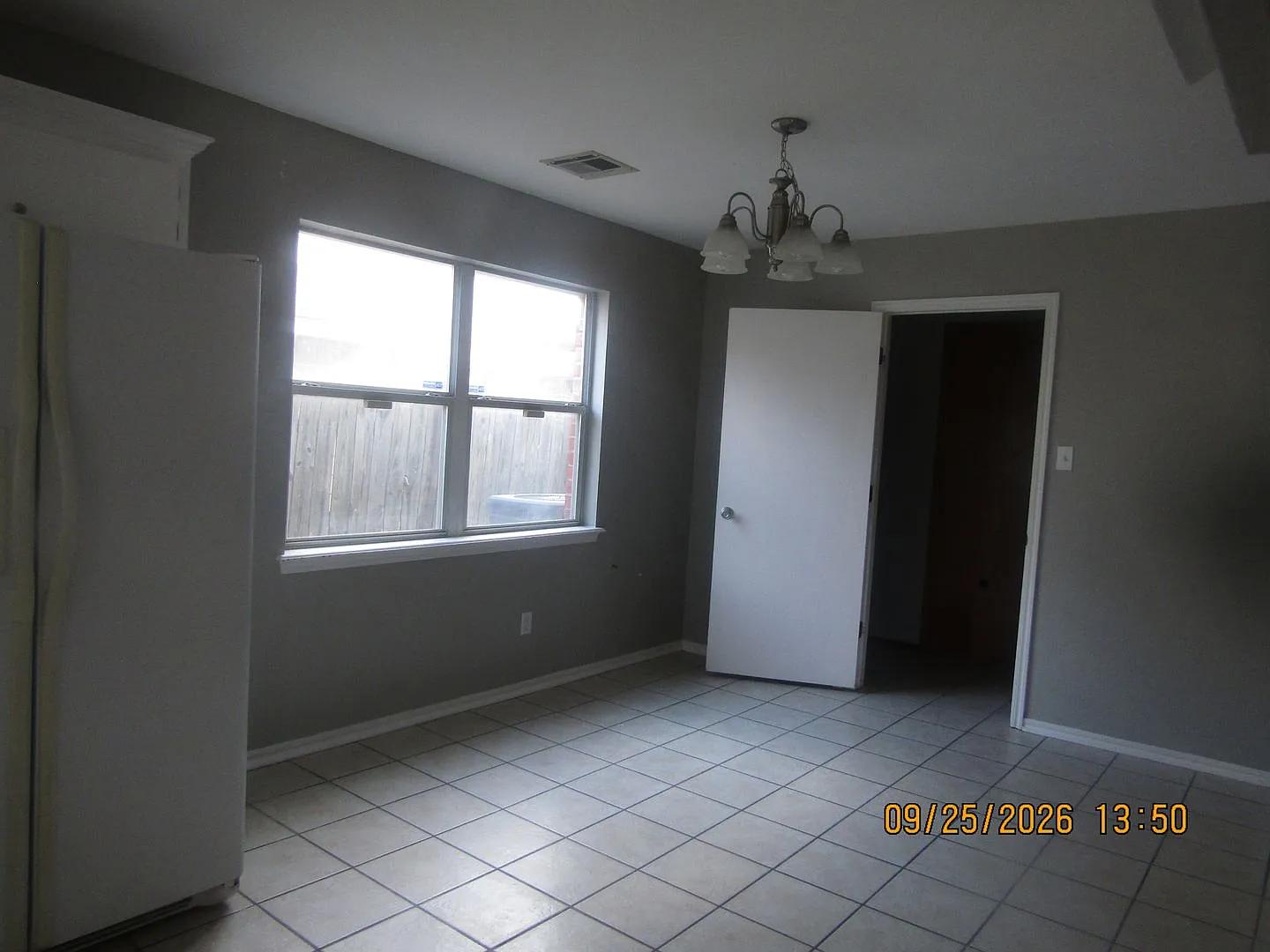 Very nice home located in the Park Ridge Area! Bishop School District — Photo 2