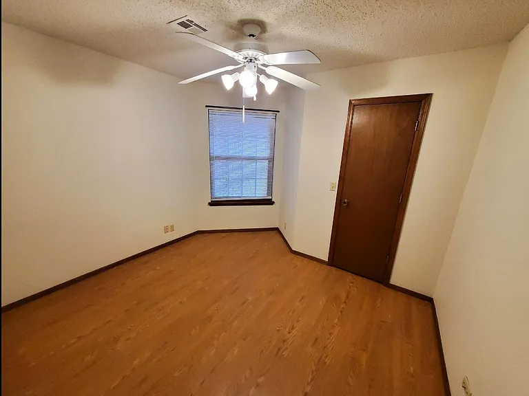 1108 W Durham St S — Photo 11