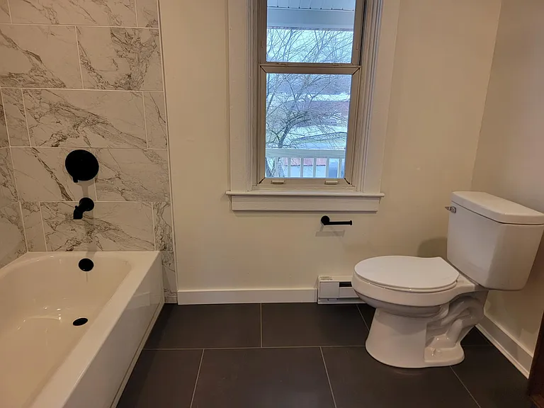 212 W Main St — Photo 27