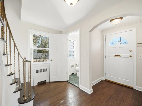 34 W Lawn Rd, Livingston, NJ 07039