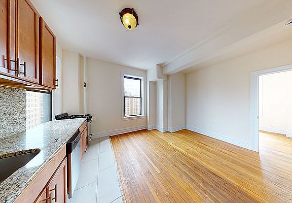 4th image of 324 W 84th St APT 124