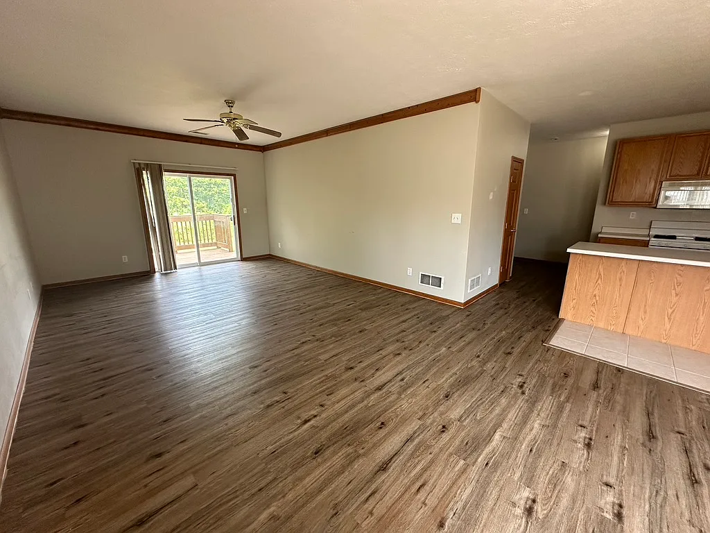 2 bed, 1326 sqft, $1,600 — Photo 4