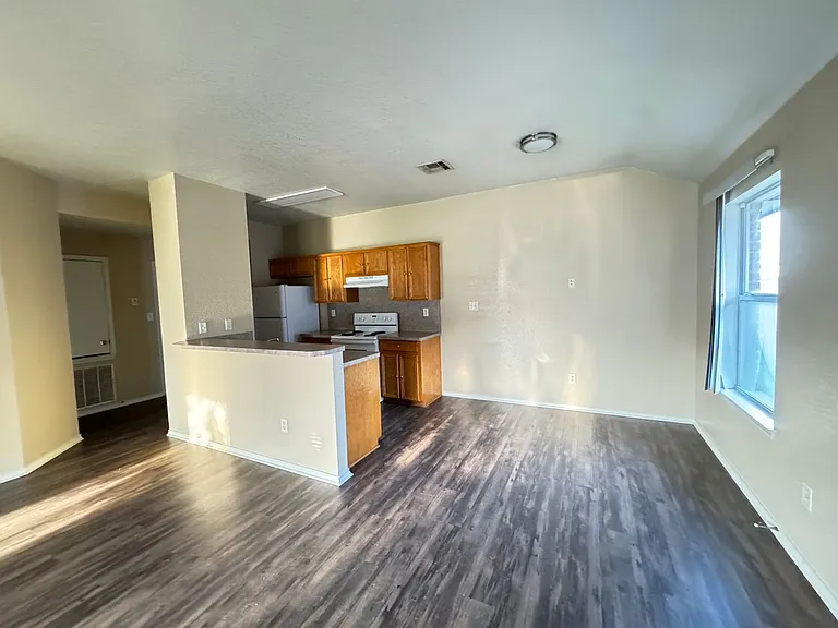 3406 Toledo Dr — Photo 11