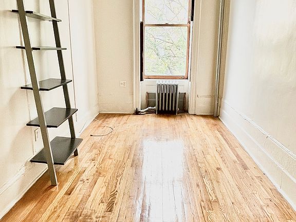 2nd image of 142 W 119th St APT 4