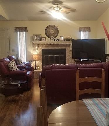 3rd image of 99 Dover Cir