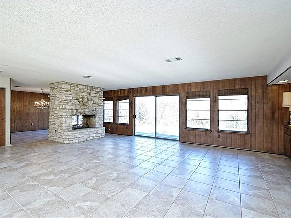 2nd image of 102 Persimmon Ln