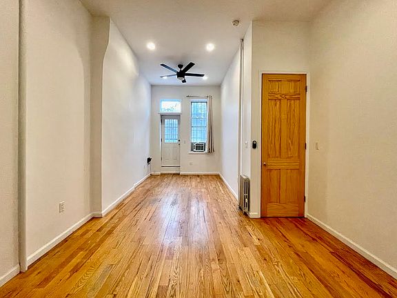 4th image of 213 Irving Ave APT 1L