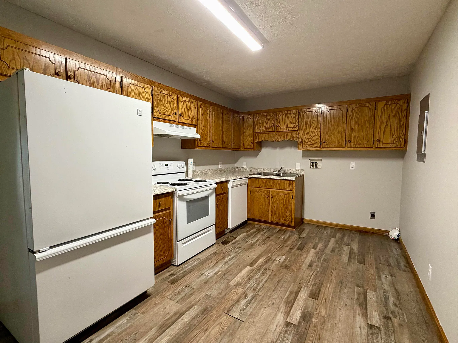2 bed, 1.0 bath, $1,050 — Photo 3