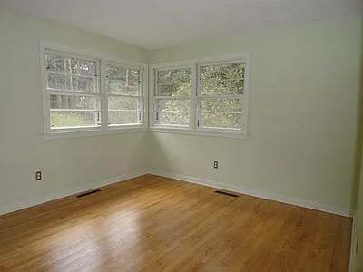 3 bed, 1.5 bath, 1496 sqft, $2,800 — Photo 3