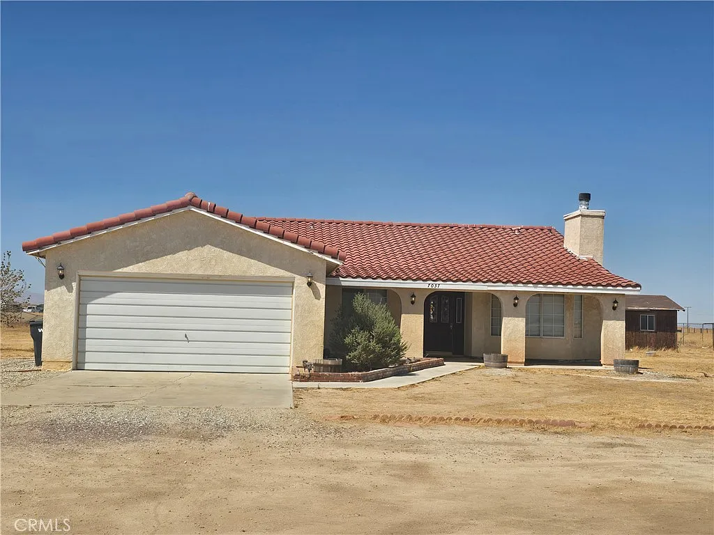4 bed, 2001 sqft, $3,000 — Photo 1