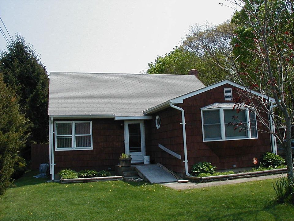 Springtime at 534 Raynor Ave.