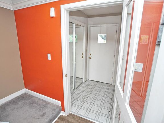 3rd image of 24015 Glenhill Dr