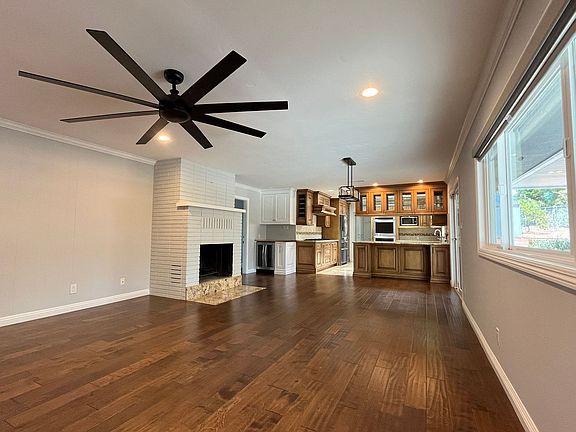 5th image of 2085 Warmlands Ave