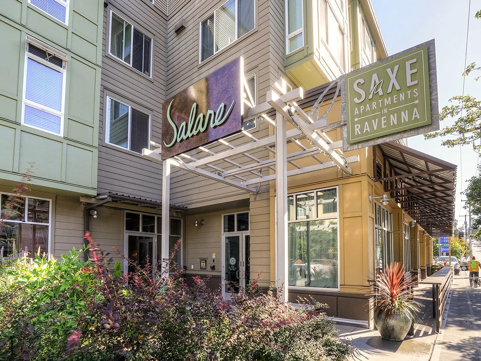 Saxe Apartments — Photo 2