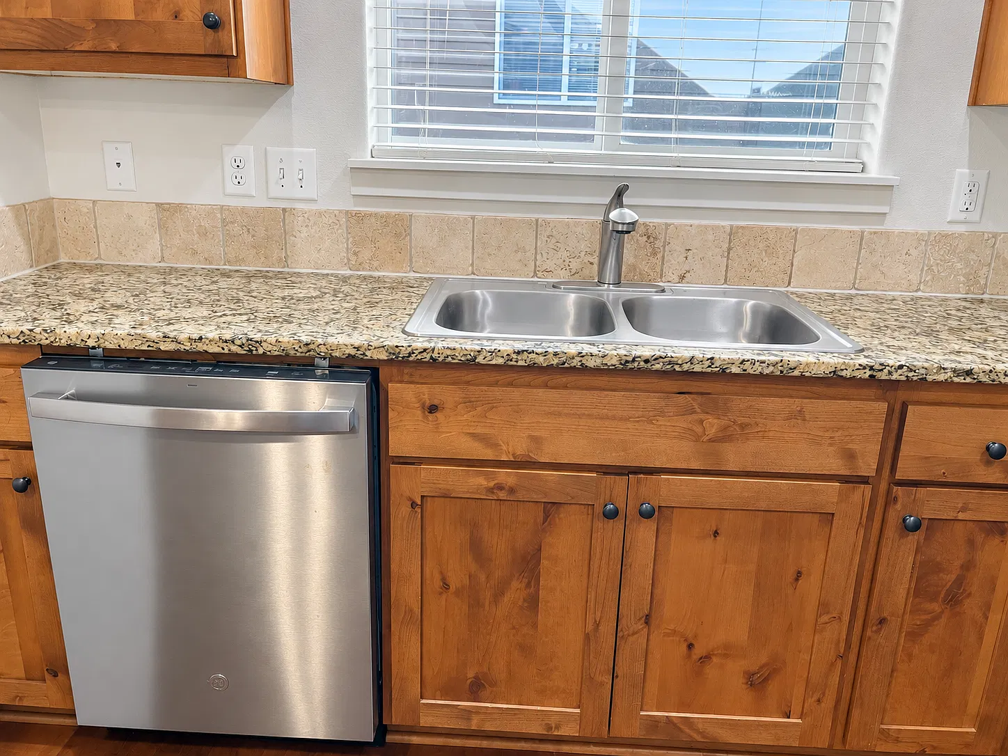 3 bed, 2.5 bath, 1561 sqft, $2,650 — Photo 3