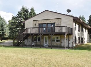 38320 Delafield Rd, Oconomowoc, WI 53066