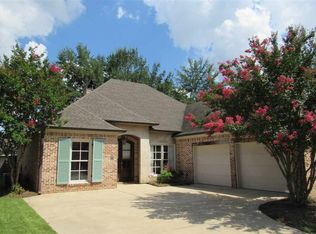 8 Waterford Pl, Jackson, MS 39211