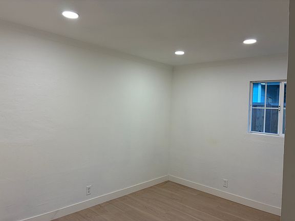 4th image of 33132 7th St