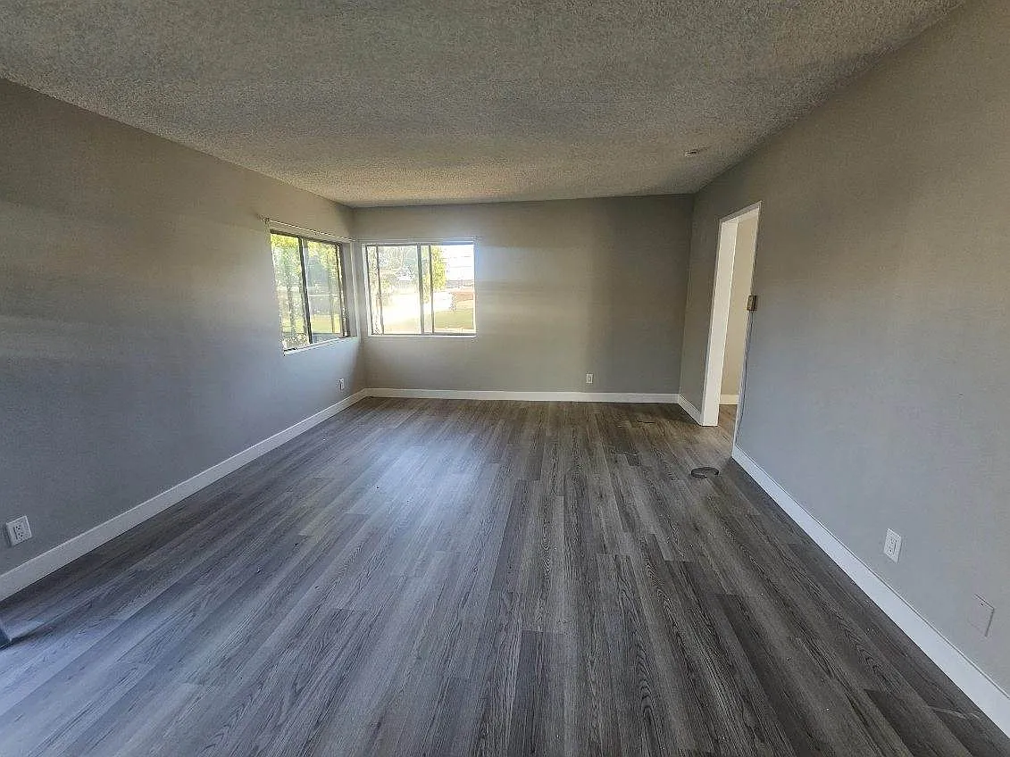 2 bed, 975 sqft, $2,400 — Photo 2