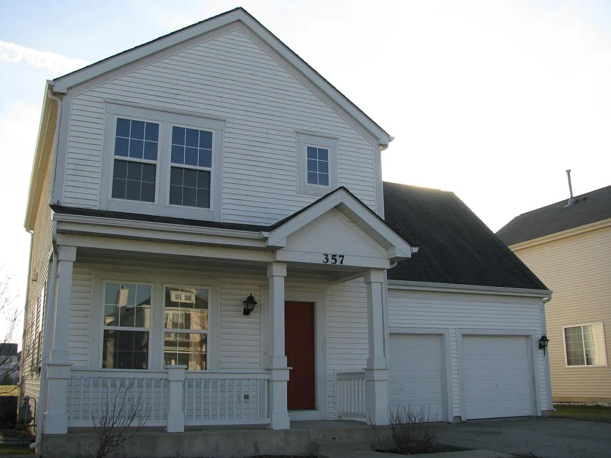 4 bed, 3.5 bath, 2600 sqft, $3,600 — Photo 1