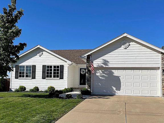 4th image of 2022 NW Lakeside Dr