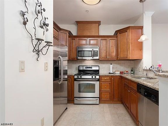 4th image of 37-39 Freeman St #6202